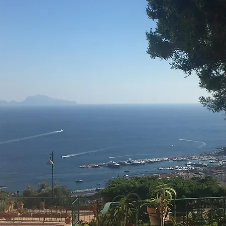 Casa Di Erminia Bed & Breakfast 4*